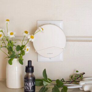 Vitruvi - Push Plug-in Wall Diffuser with Vanilla Mint